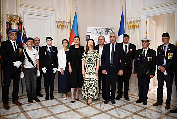 Hommage aux résistants Azerbaïdjanais de la Seconde Guerre mondiale au cœur de Paris.