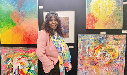 Yolande Oxybel à la Halle des Blancs Manteaux : la vibration d’une abstraction habitée